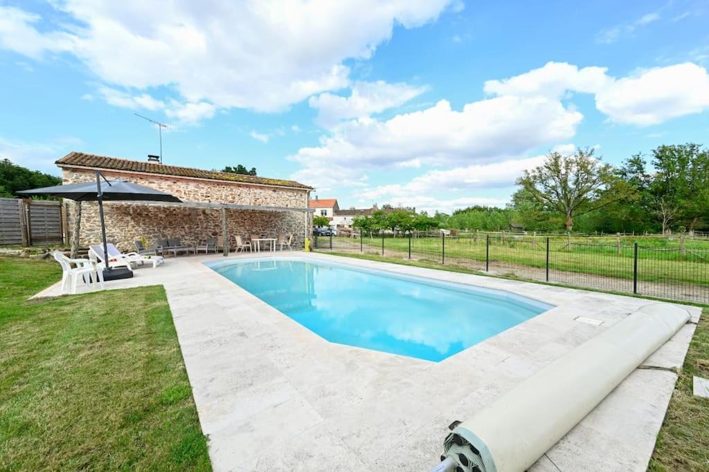 L'Evasion En Pierre Piscine Et Etang Prive Villa Sevremoine Екстериор снимка