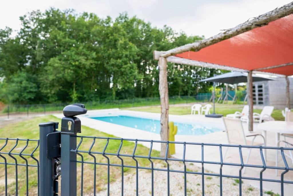 L'Evasion En Pierre Piscine Et Etang Prive Villa Sevremoine Екстериор снимка
