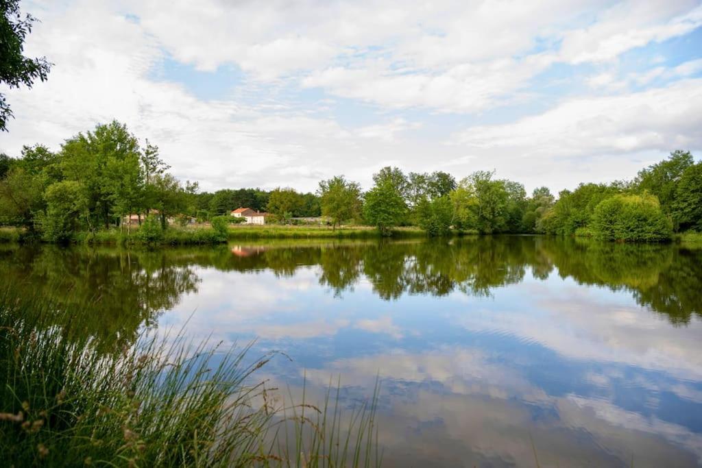 L'Evasion En Pierre Piscine Et Etang Prive Villa Sevremoine Екстериор снимка